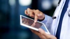 Healthcare personnel uses a tablet